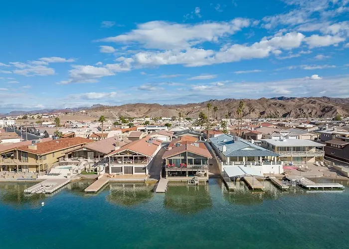 Holiday home Moovalya Keys | Spacious Riverfront Retreat • Private Dock Parker