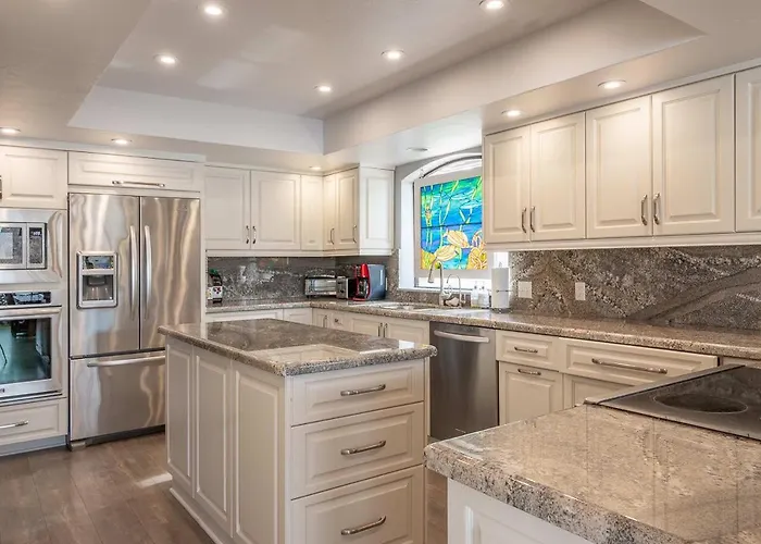 Holiday home Moovalya Keys | Spacious Riverfront Retreat • Private Dock *