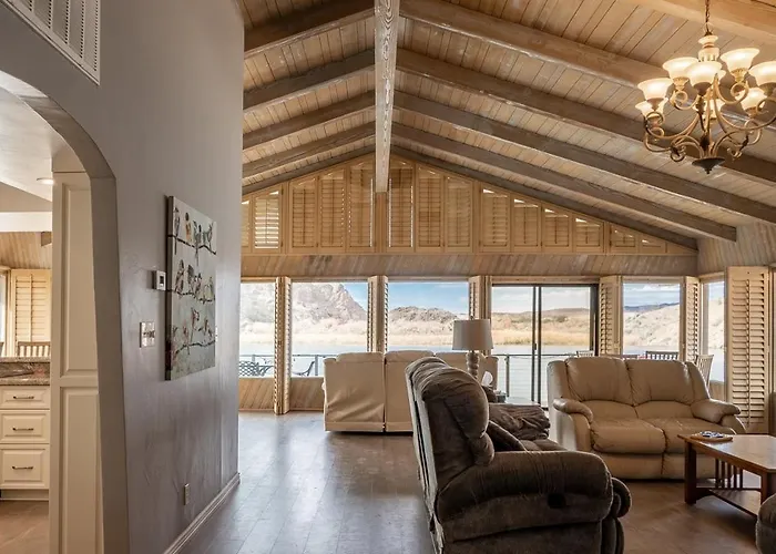 Holiday home Moovalya Keys | Spacious Riverfront Retreat • Private Dock