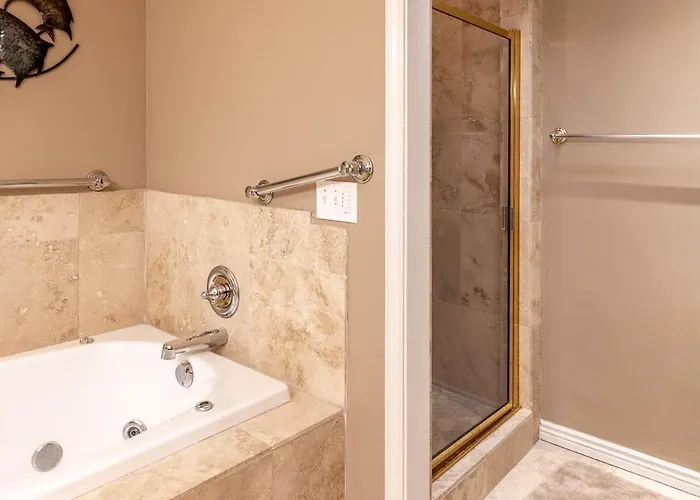 Holiday home Moovalya Keys | Spacious Riverfront Retreat • Private Dock