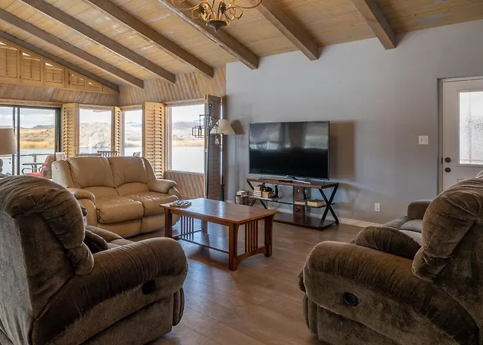 Holiday home Moovalya Keys | Spacious Riverfront Retreat • Private Dock