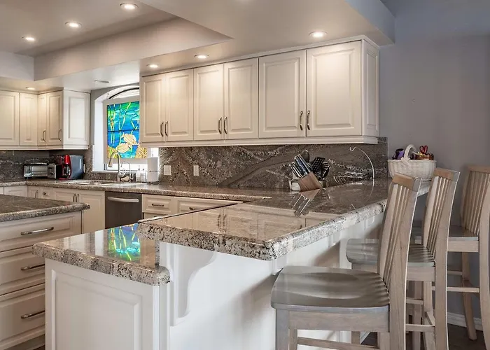 Moovalya Keys | Spacious Riverfront Retreat • Private Dock Holiday home Parker